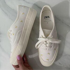 ZARA Cream Canvas Sneakers with Yellow Daisy Embroidery